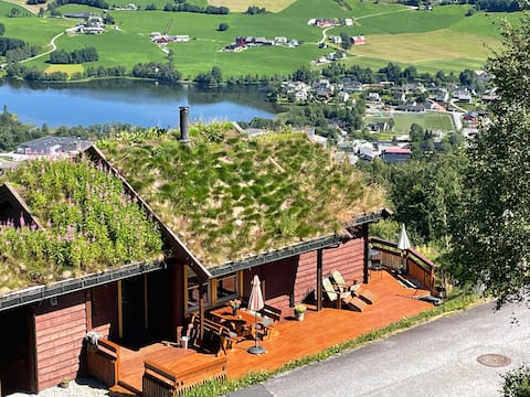 Well-equipped cabin with panoramic views and terrace