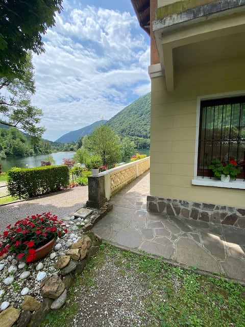 L’Angolino di MAGDA: on the lake-PRIVATE beach!