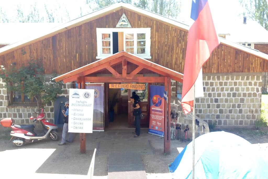 Entrada al Refugio