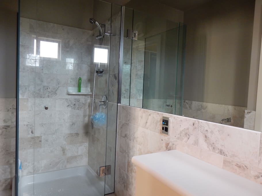 Ensuite bathroom for Twin Room