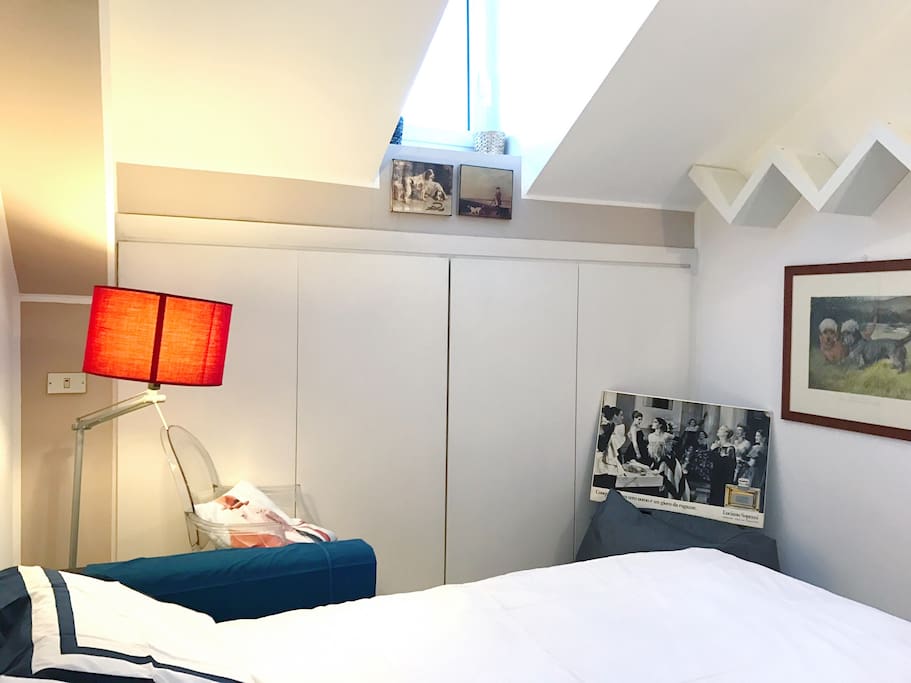 Cozy Trendy PRIVATE Room in Modern Apartment . Queen size bed , Relaxing Chairs ,wardrobe , storage place ( big space , both the 4 doors can open and there are also shelves for putting shoes & bags )