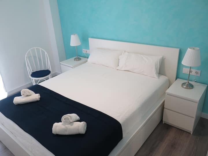 חדר זוגי יפהפה עם נוף לים