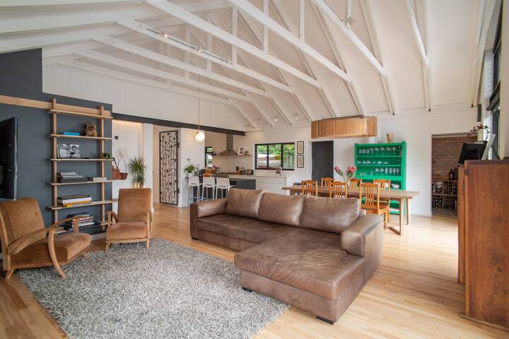 Modern house in Oranjezicht gallery image 3