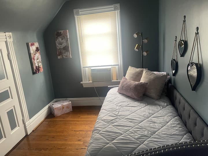 هذا سرير مزدوج متحرك 