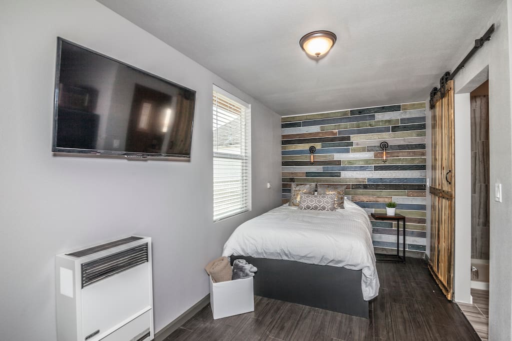 Sleeping area with recycled and refinished pallet wall