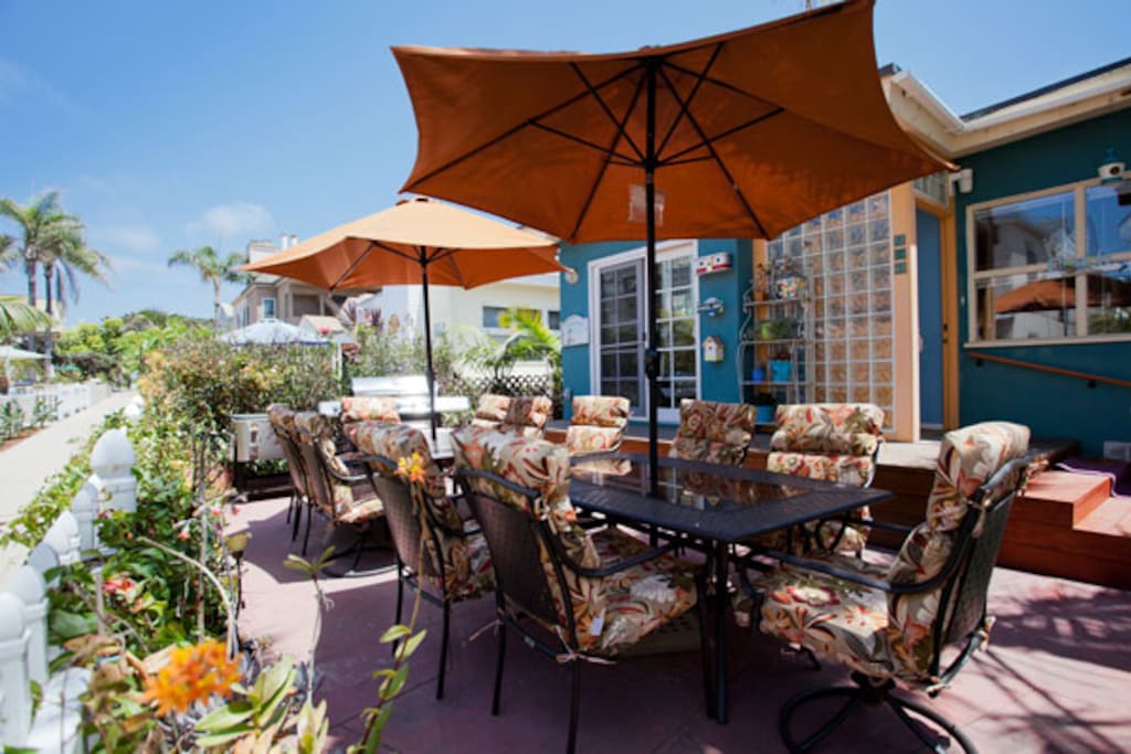 Front patio on the court. Dining for 12 with large gas grill.