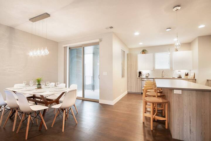 Downtown Wonderland Walk To Convention and Museums gallery image 4