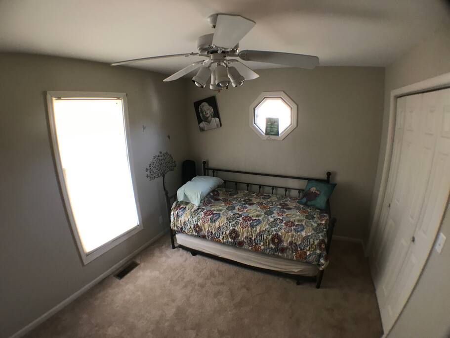 2nd bedroom, Twin bed with hide a bed underneath
