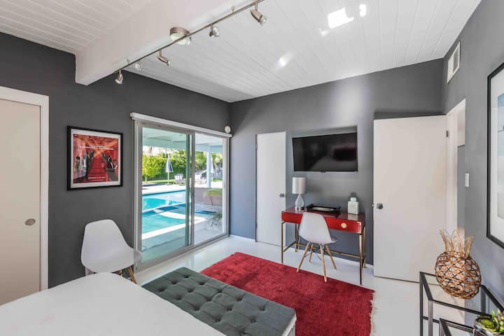 Црвената соба (главна спална соба)