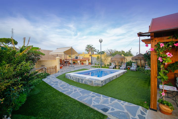 Entire home with 2 bedrooms in torre del mar - Casa  Alegria con piscina privada y cerca del mar