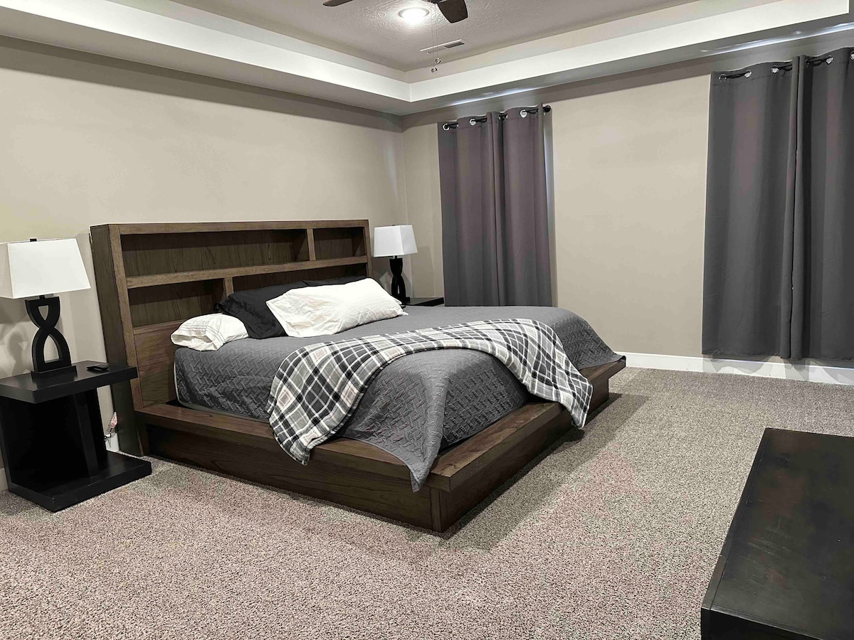 ห้องนอนใหญ่หรูหรา