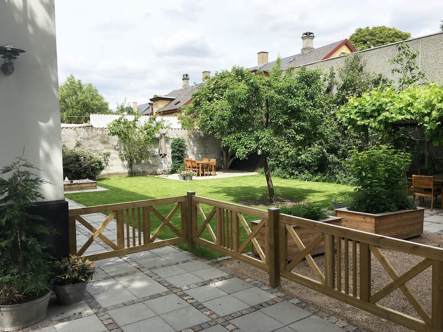 Access to private garden with 2 terraces and Weber coal barbecue