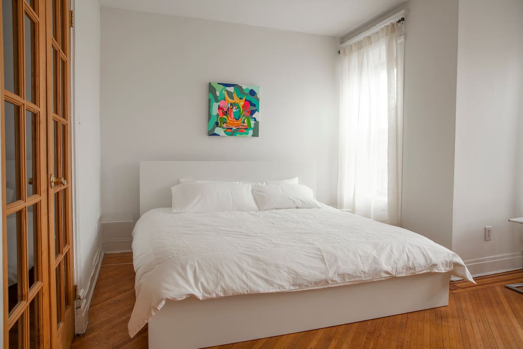 Master Bedroom - King Size Bed, Casper mattress