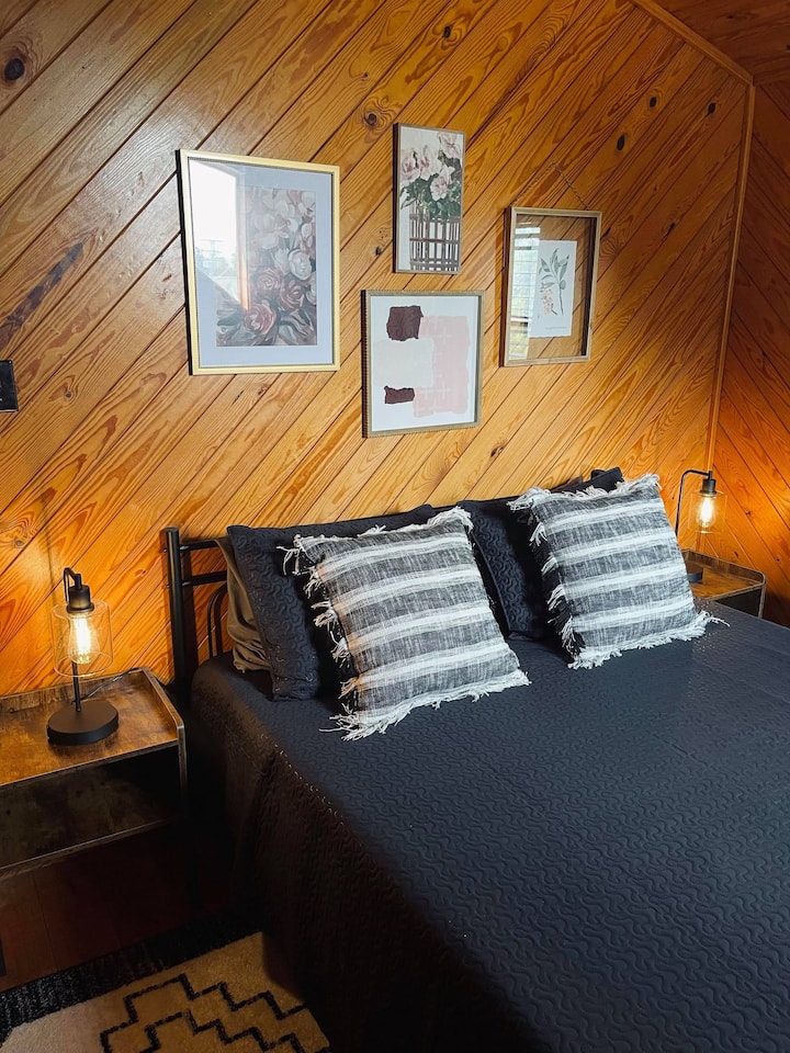 חדר שינה שני למעלה - מתחבר מחדר השינה הראשון