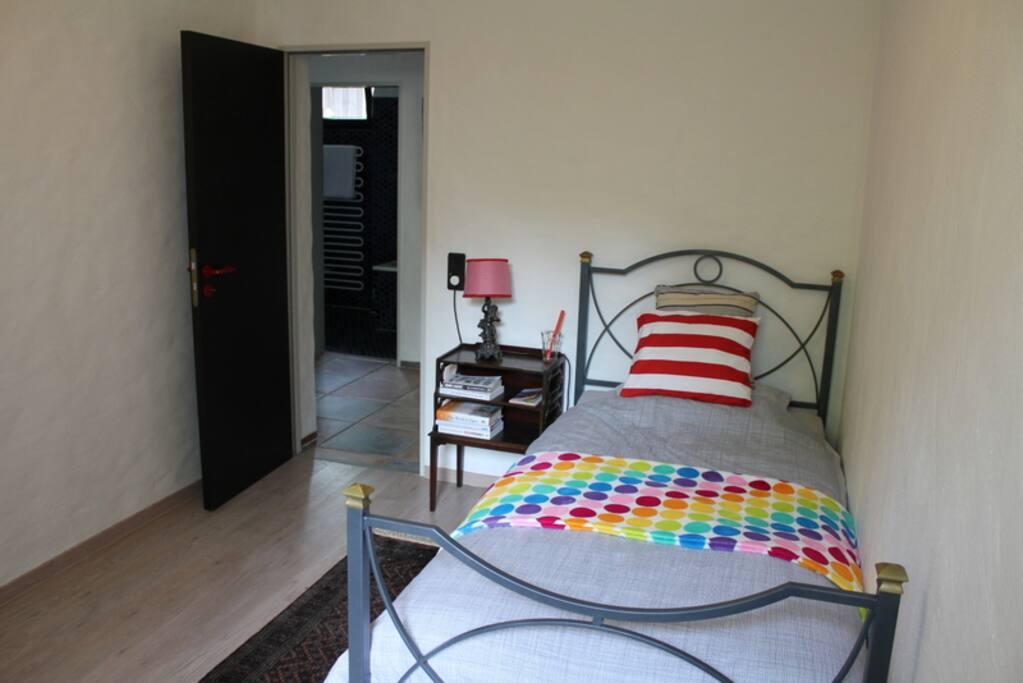 Single Guest Room