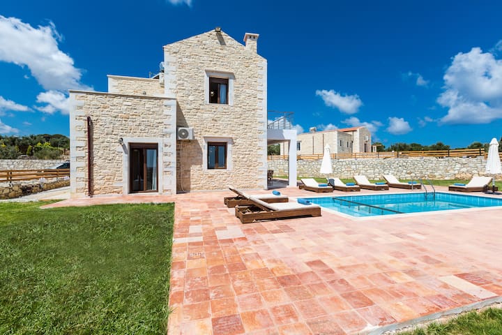 Dimokritos Villa V, a homestay experience