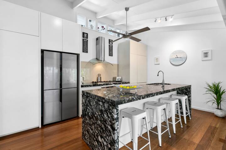 Tranquil & tropical, Sunshine Beach gallery image 5