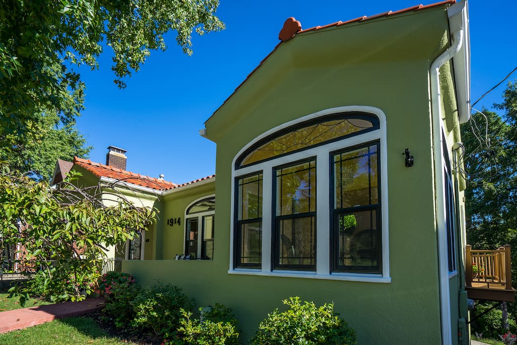 Exterior of 1914 West Main