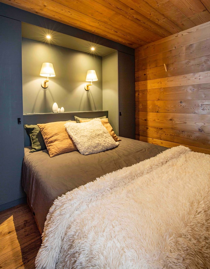 Chumba cha kulala 1: kitanda cha 160/200, godoro la starehe la hali ya juu Emma (godoro bora 2021) na makabati mawili 