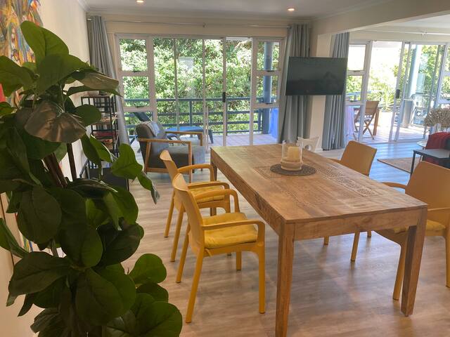 Top ausgestattetes 120 qm Beach Apartment & Pool gallery image 5