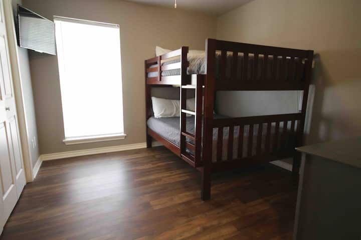 מיטה מלאה על כל המיטה