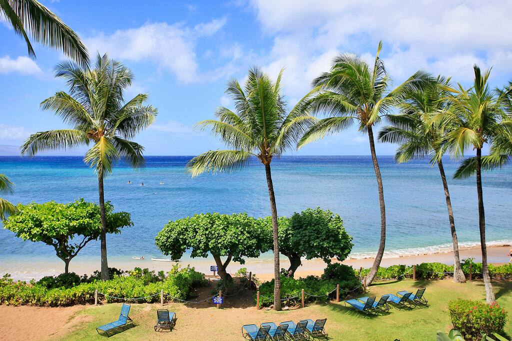 Endless ocean views right from the lanai and living room!