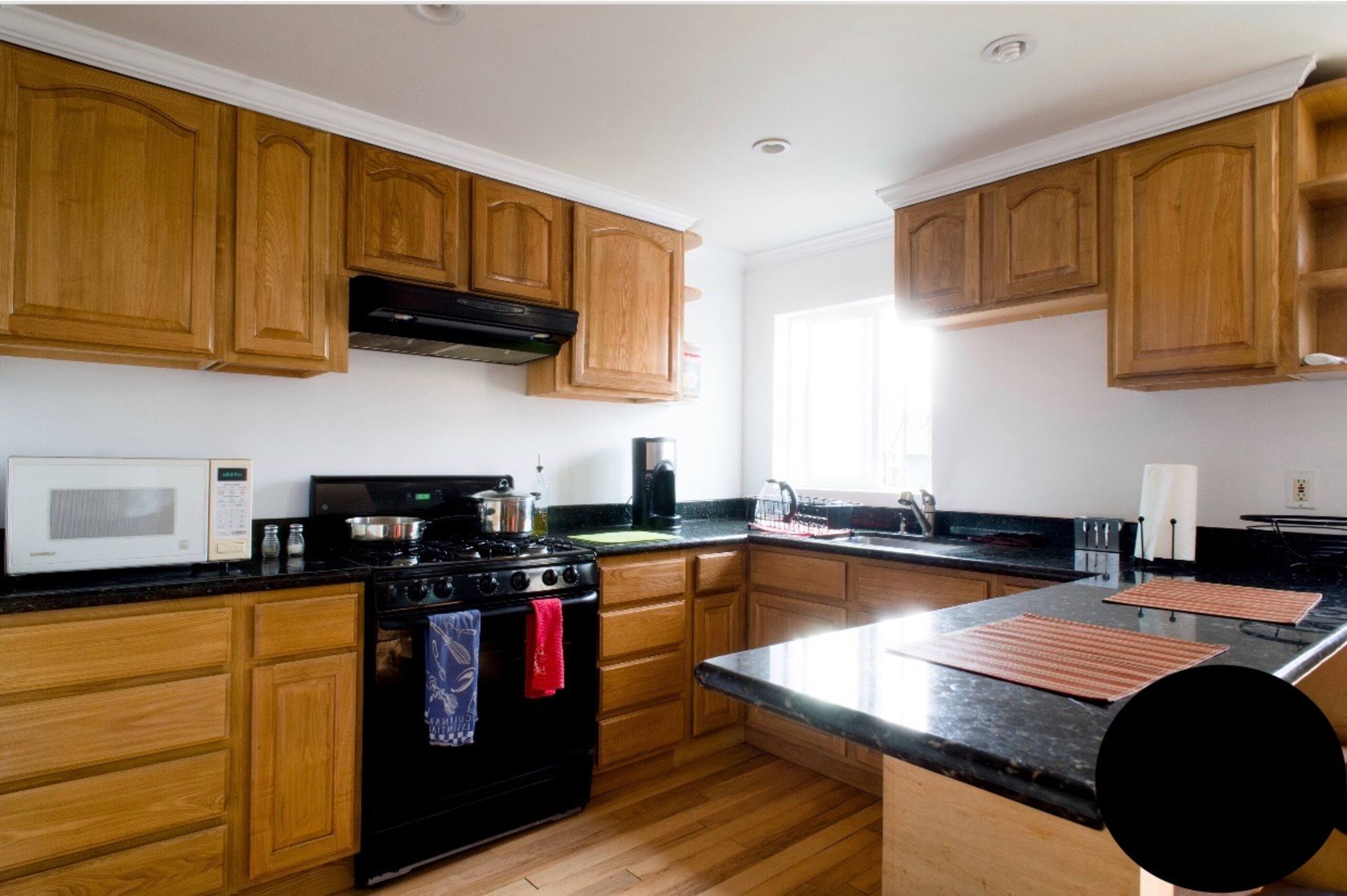 Guesthouse in San Francisco · ★4.66 · 2 bedrooms · 2 beds · 1 bath - Image 8