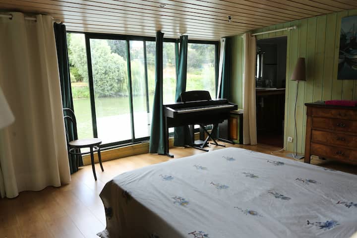 dhomë 3 kat i lartë, me dhomë dushi dhe tualet privat