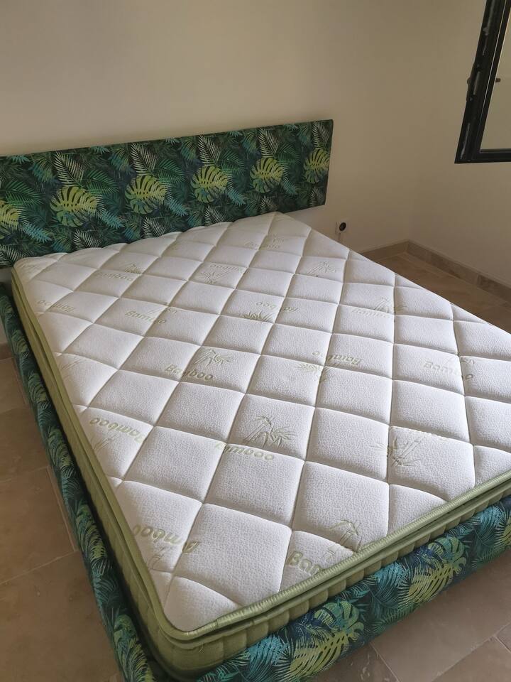 All our mattresses are memory and are 140 x 200.
We also treat the mattresses with the utmost care for perfect hygiene. 