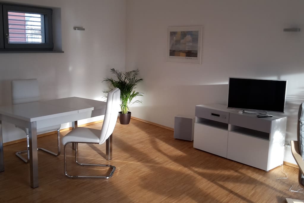 Wohnzimmer, Essbereich (Blick nach Nordosten)