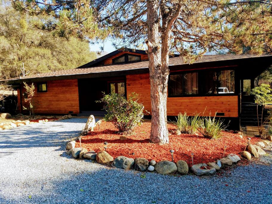 Contemporary River Retreat House !!!