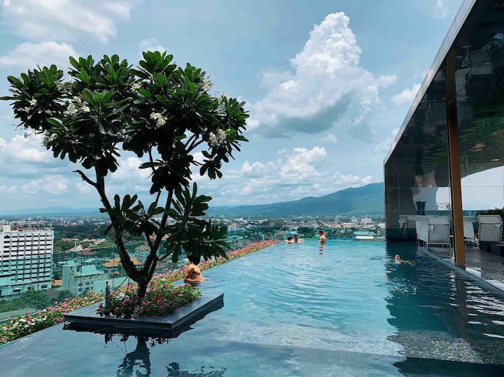 Astra Condo chiangmai 古城 塔佩门 天际泳池  51平超大房源