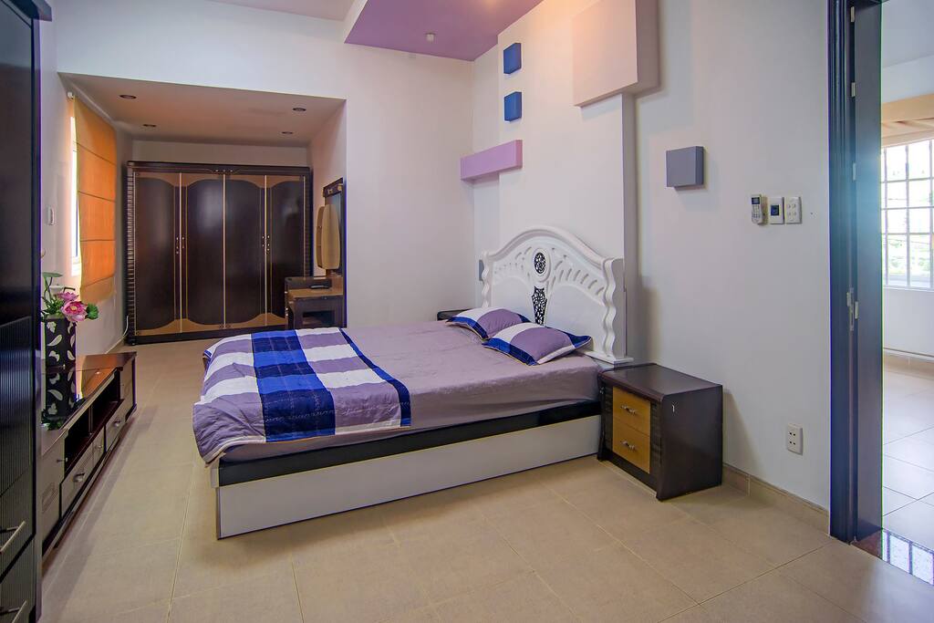 Bedroom 1 (Master Room)