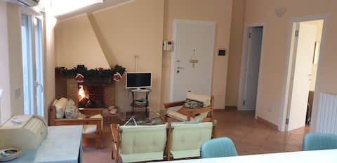 Annuncio Airbnb popolare: home sweet home quiet apartment + fireplace a Taranto