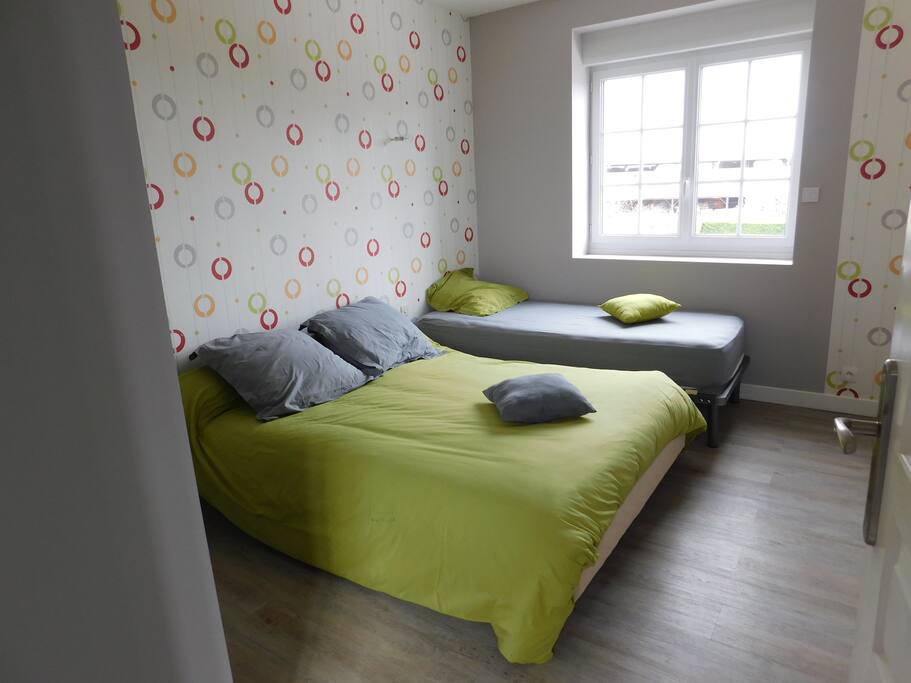 seconde chambre avec lit d'appoint