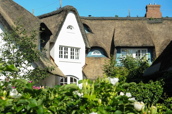 Gemütliche Wohnung unter Reet (inkl. Strandkorb)