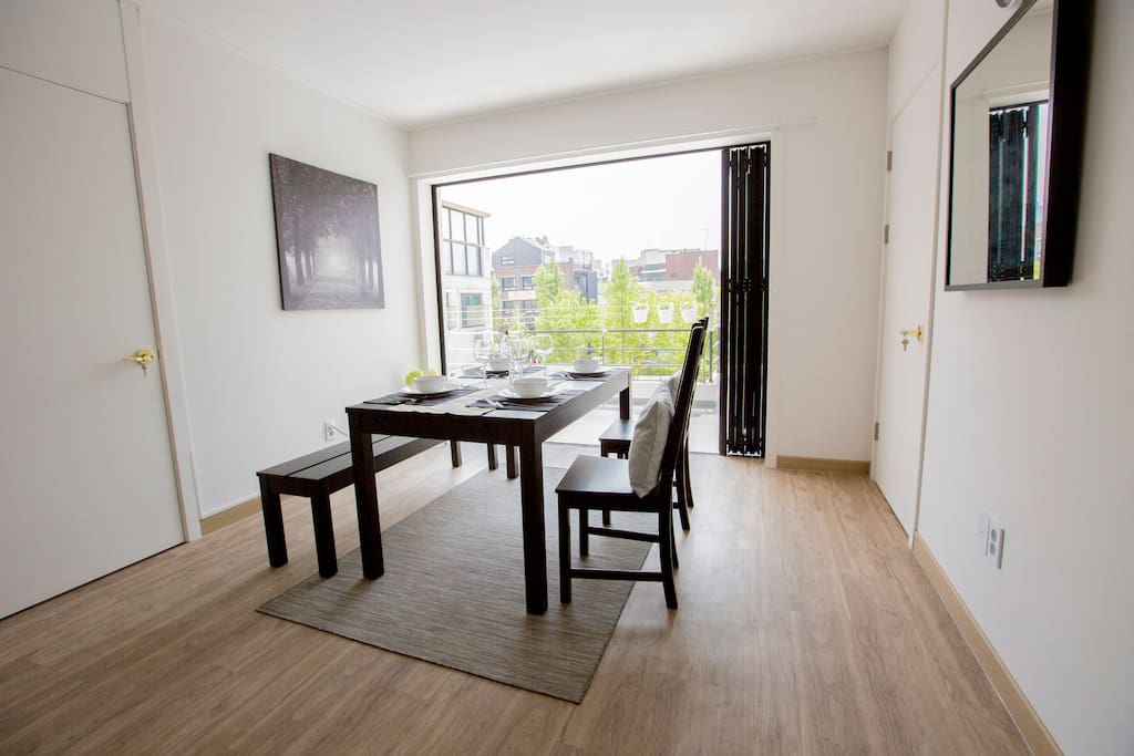 Spacious living room for big groups