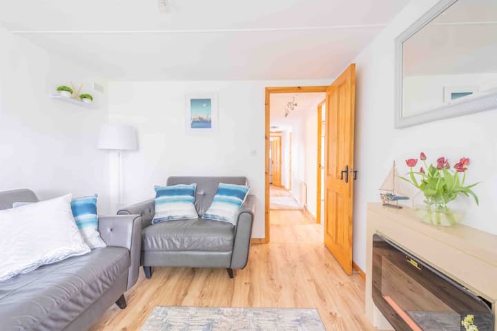 Delightful 3 Bed Log Cabin, Close To The Beach. - Castlerock