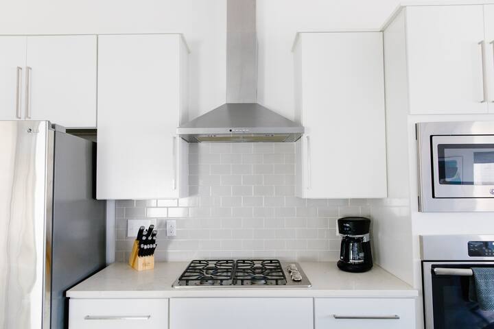 Nash! Sky High Nashville – Rooftop Retreat w view gallery image 5