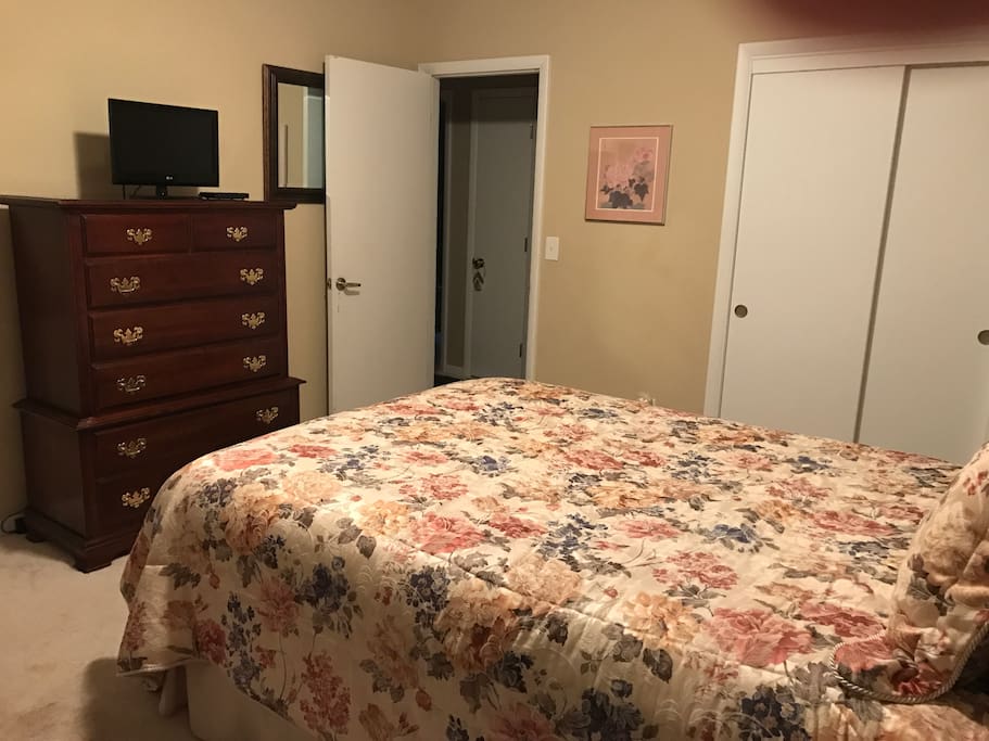Bedroom with Queen Bed