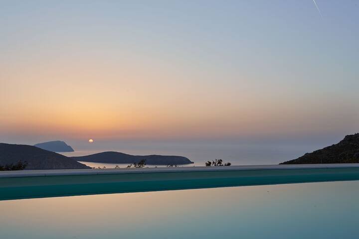 House with a view and private pool gallery image 4