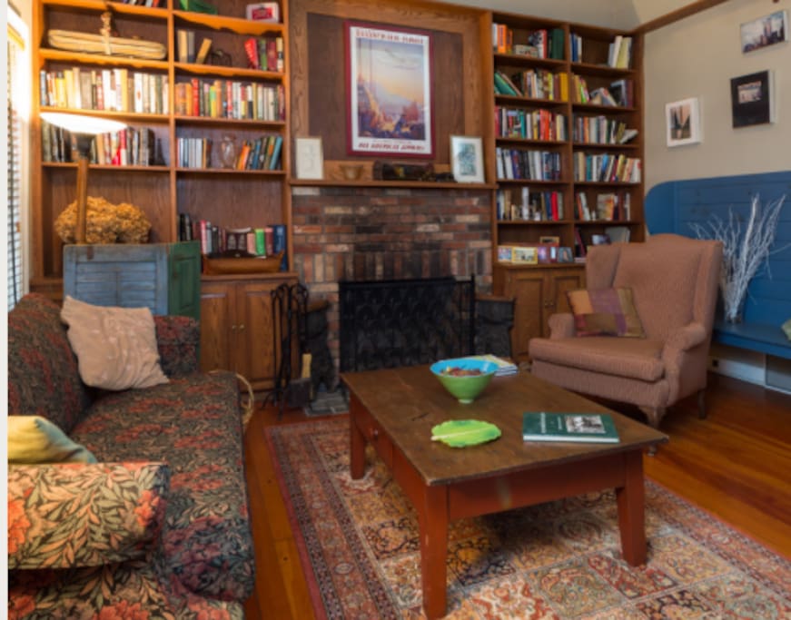 Studio: Sitting/Bedroom