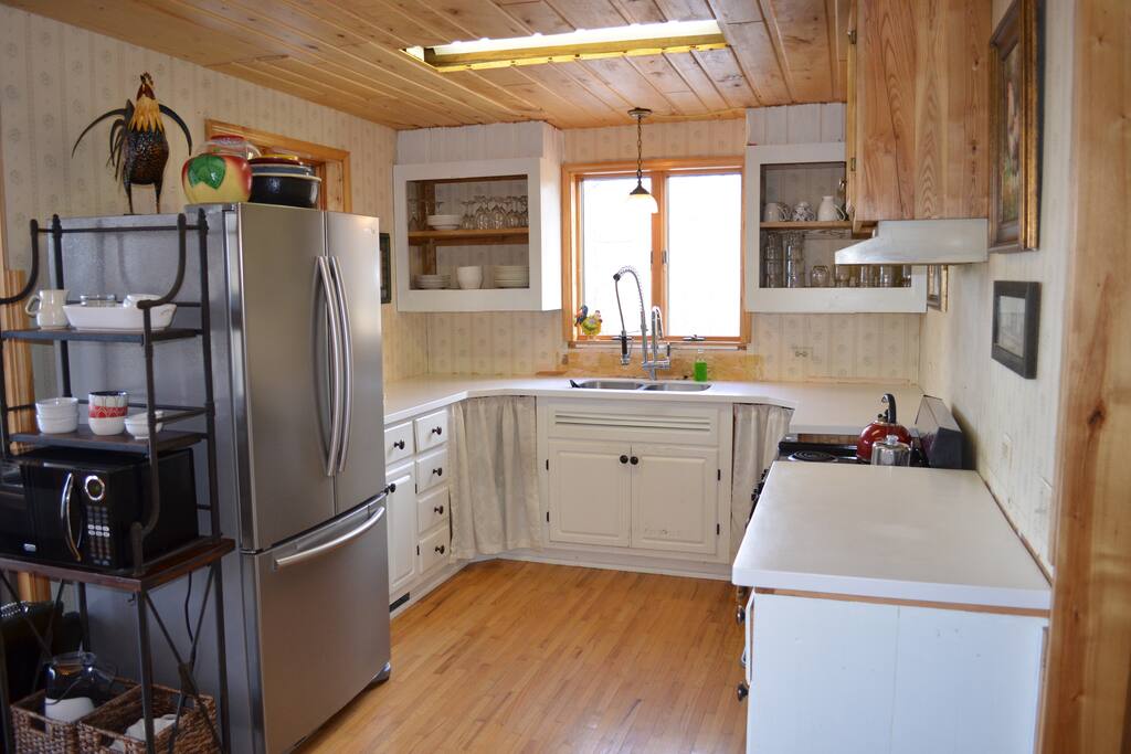 Large Spacious kitchen with everything you need