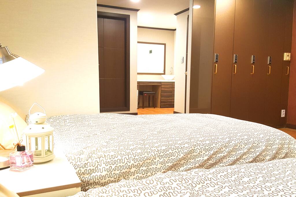 Room & Bed