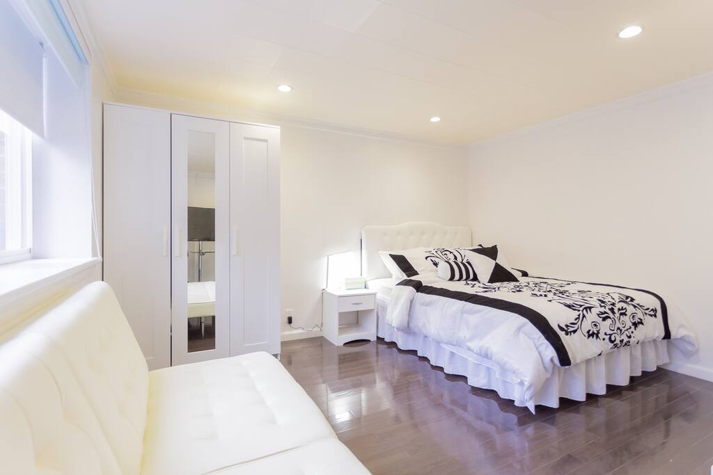 Master Room: Queen Size Bed, Sofa Bed and Closet.
