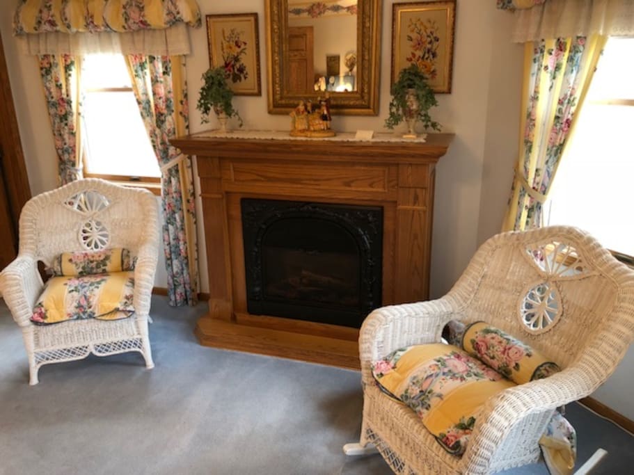 Country Garden Room - Fireplace & Sitting Area