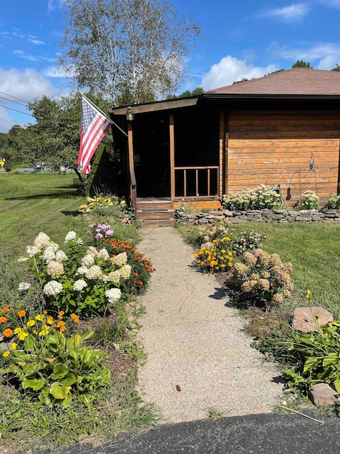 The Brown Bear Cabin and Little Bear Cottage