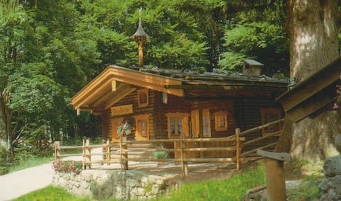 Alpine hut for 2 people in the Chiemgau mountains, car access