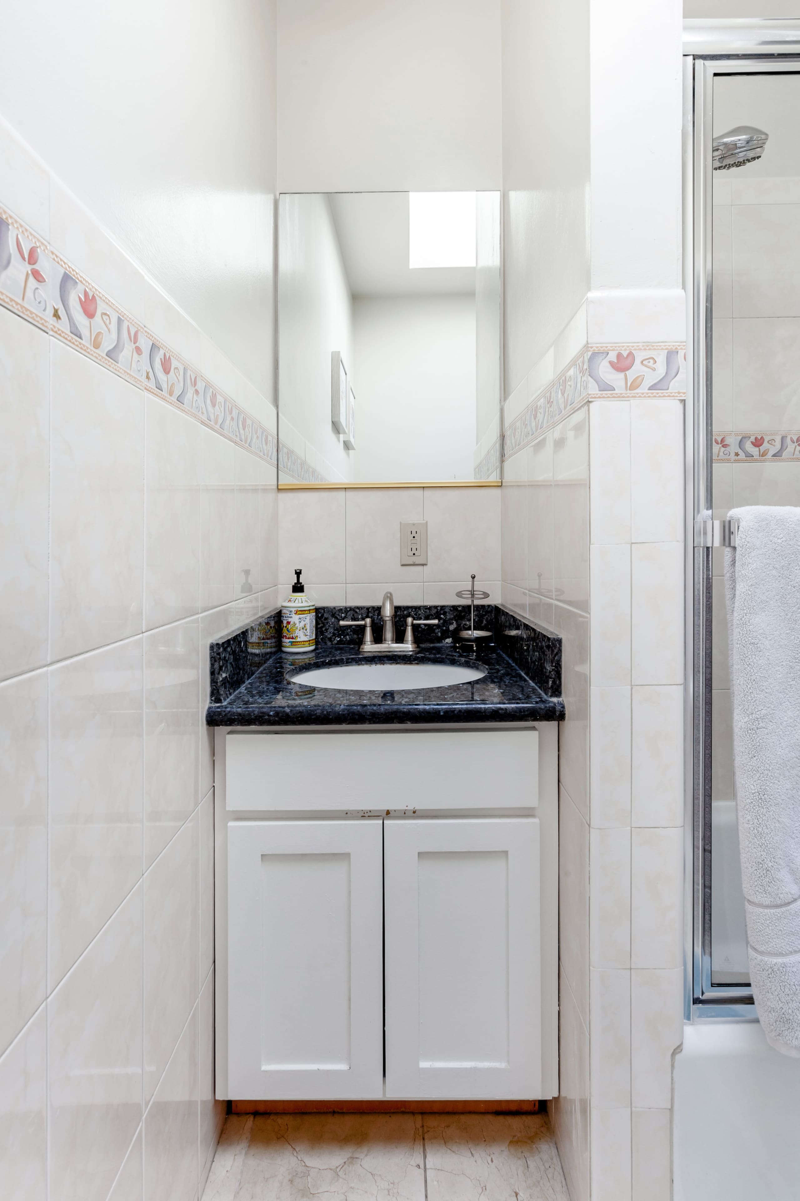 Home in San Francisco · ★4.84 · 3 bedrooms · 4 beds · 2.5 baths - Image 28