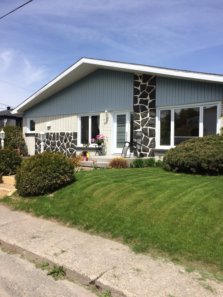 2 1/2 all furnished in private house